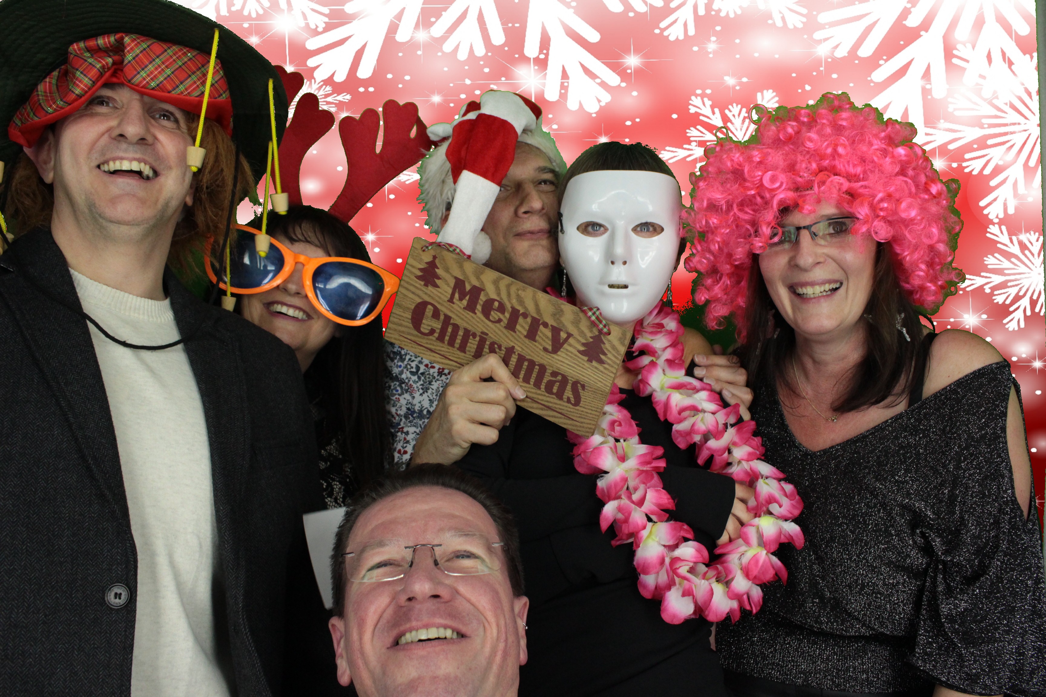 One Line Christmas Party | View more photos from the event at gallery.myphotoboothexperience.co.uk/u/MyPhotoBoothExperienceLtd/One-Line-Christmas-Party